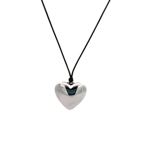 Zwart koord ketting met groot zilveren hart - Casa Jadel