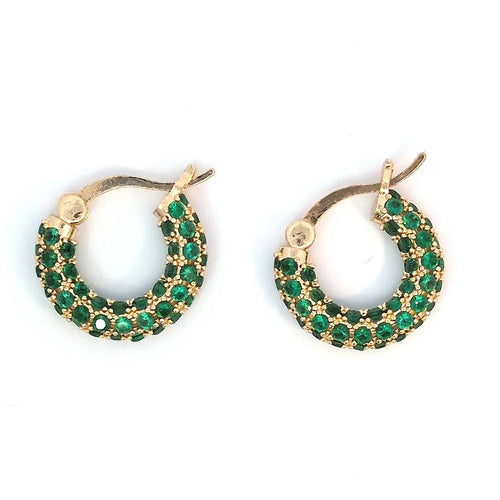 Kleine oorringetjes met smaragd groene strass steentjes