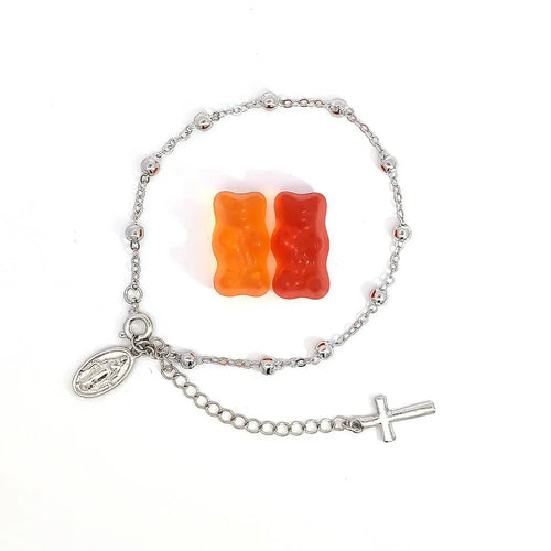 Schakelarmband zilver met bolletjes een bedeltje met heilige en aan het verlengstukje een kruis