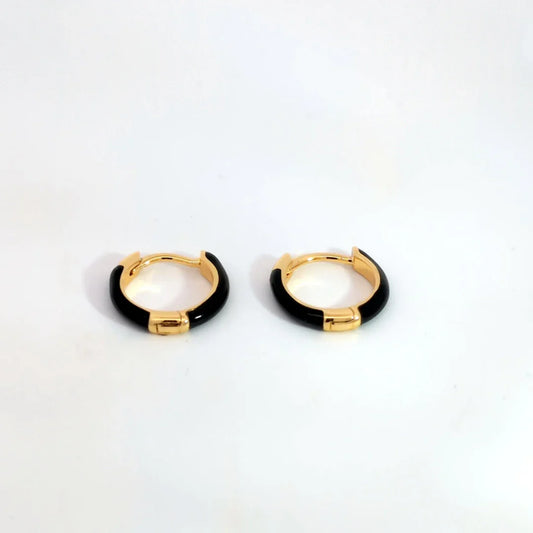 Kleine zwart gouden oorringetje - Casa Jadel