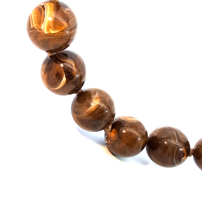 Bruine gemarmerde grote kralen ketting