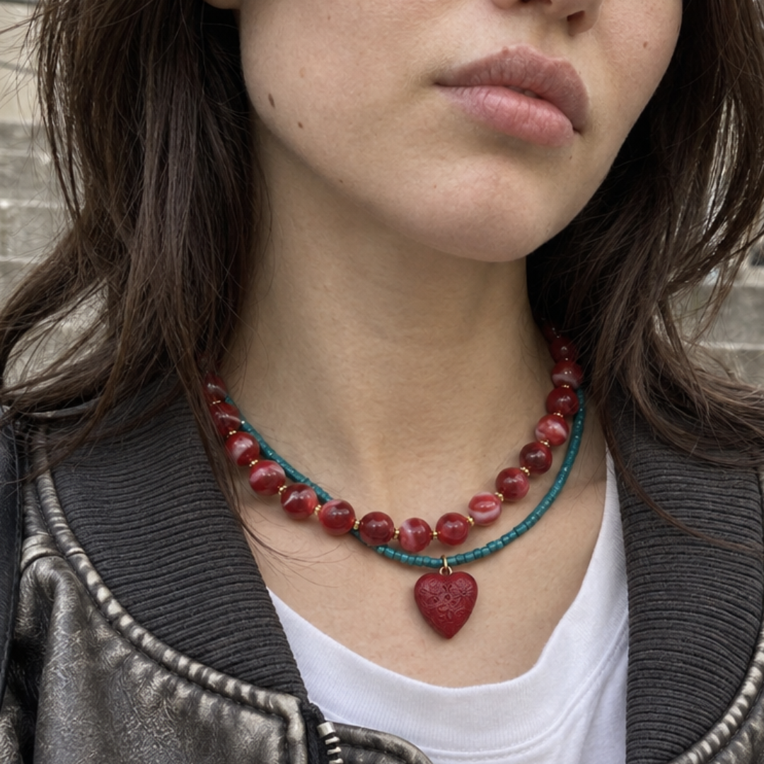 Donkerrode marble kralenketting met gouden details Juul