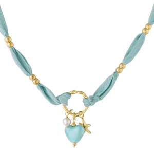 Licht blauwe ketting van stof met blauw hart gouden zeester en parelkraaltje - Casa Jadel