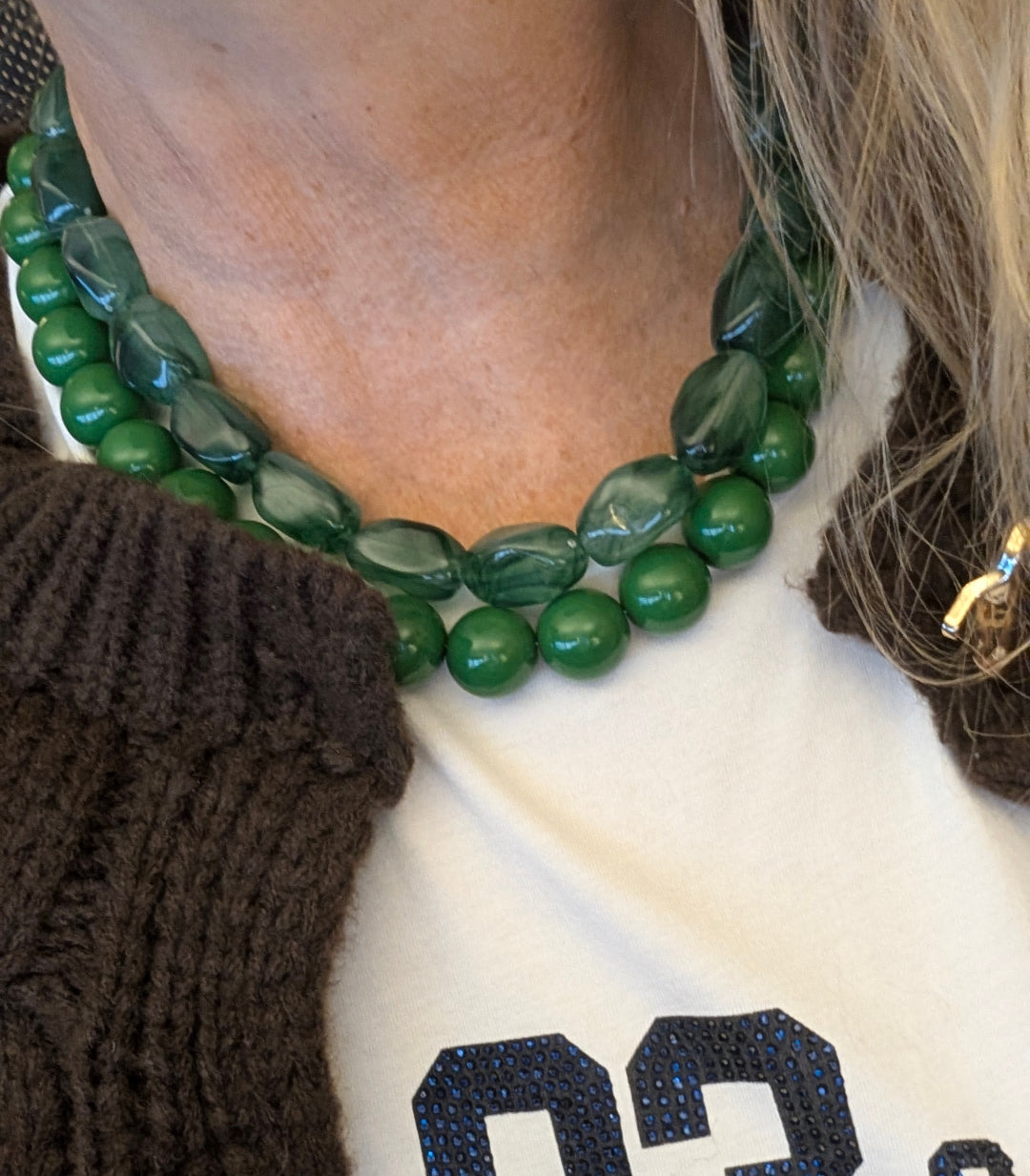 2 groene grote kralenkettingen