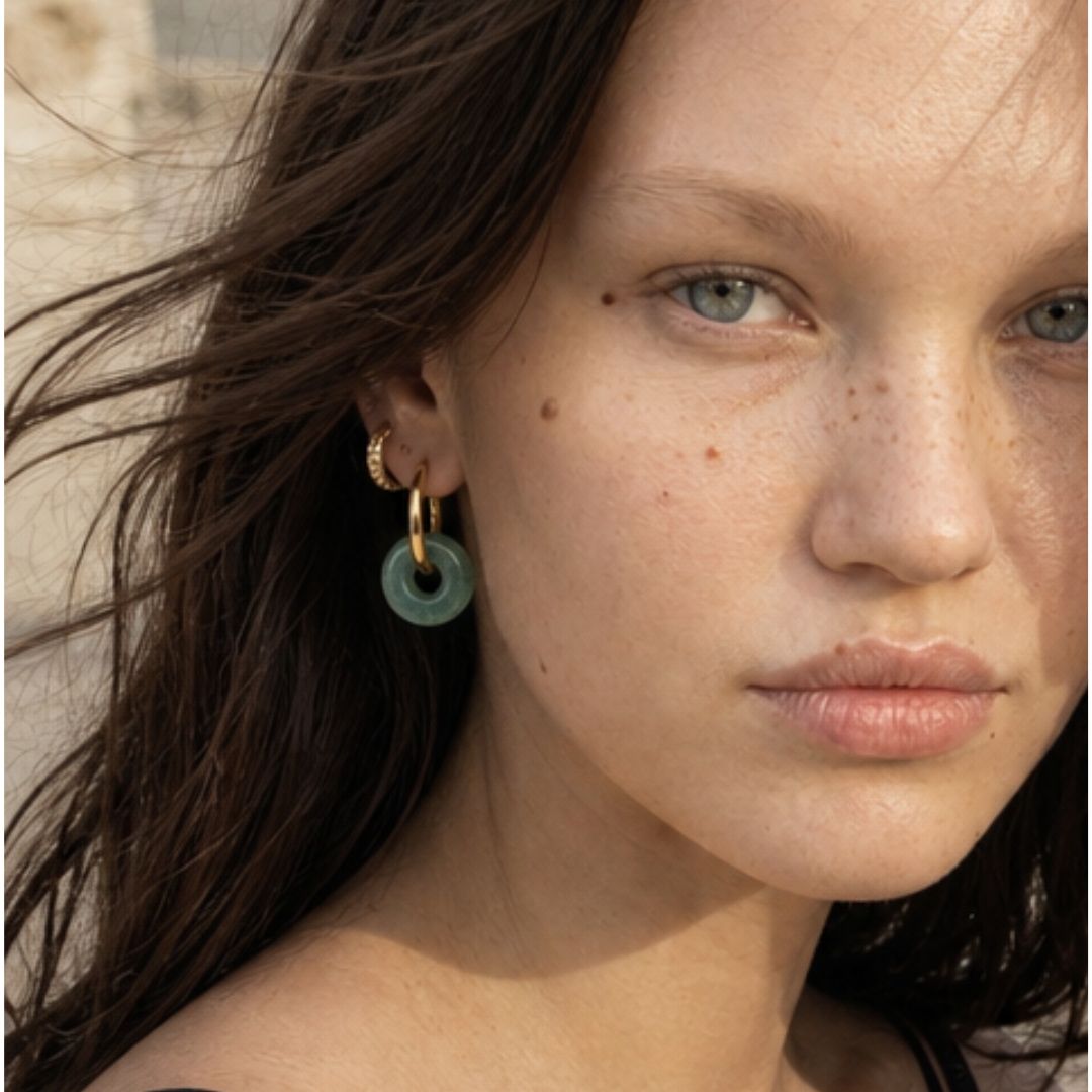 Gouden oorringen met groene Jade natuursteen hoops