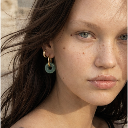 Gouden oorringen met groene Jade natuursteen hoops