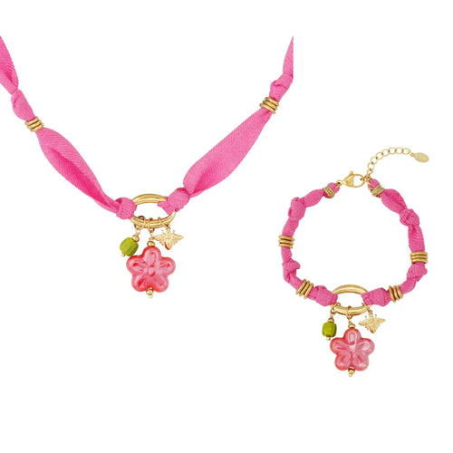 Setje roze armband ketting van stof met roze bloem gouden bijtje en groene kraal