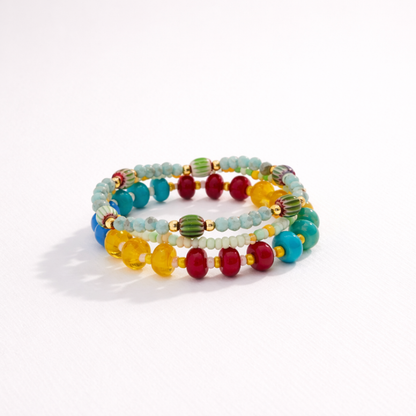 Multicolor armbandenset Ada met turquoise, gele en rode kralen
