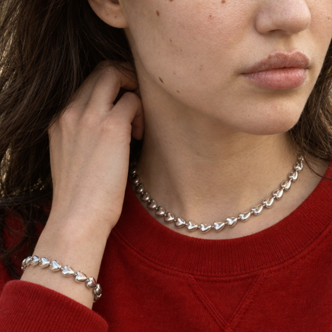 Zilveren kleine hartjesketting rondom