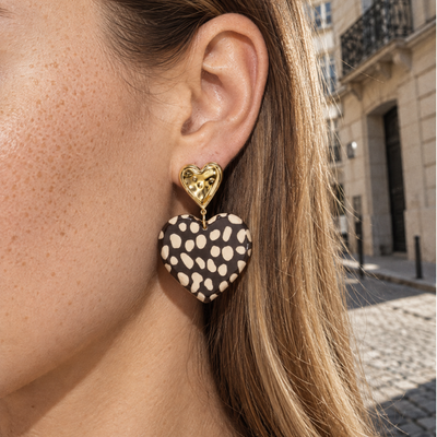 Bruin beige panter hartjes XL statement oorbellen met goud