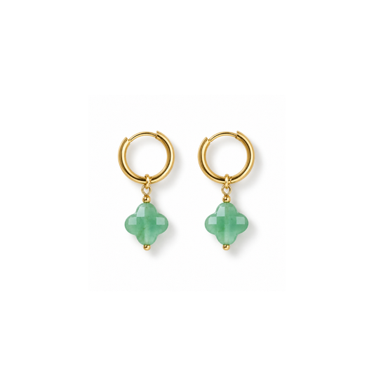 Gouden oorringetjes met groene Aventurijn natuursteen facet clover