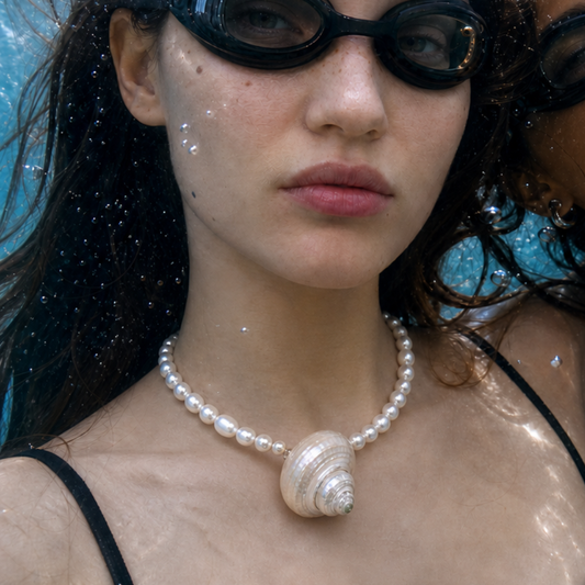 Zoetwater parel ketting met statement schelp The Beach Club