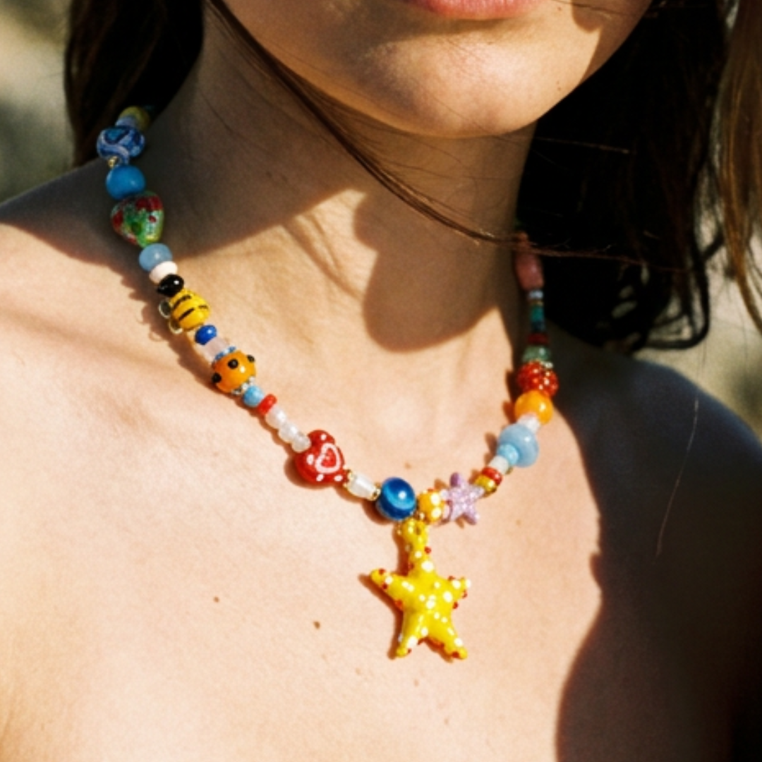 Handgemaakte trinket glazen kralenketting met gele zeester bedel