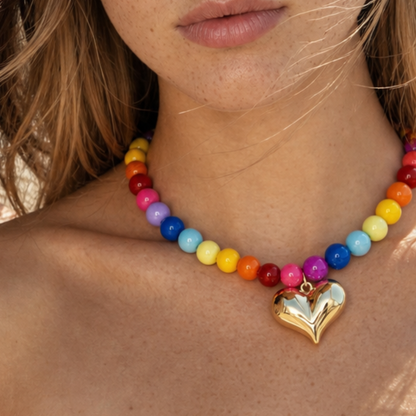 Kleurrijke kralenketting met gouden hart bedel