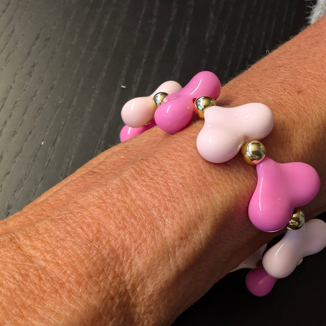 Armbandje roze fuchsia hartjes
