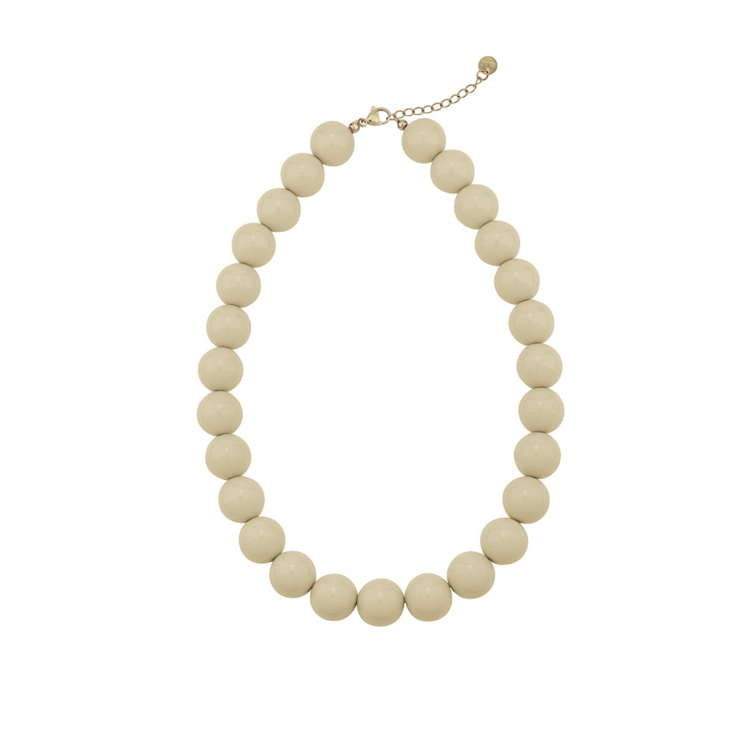 Beige kralenketting met grote ronde kralen en goudkleurige sluiting.