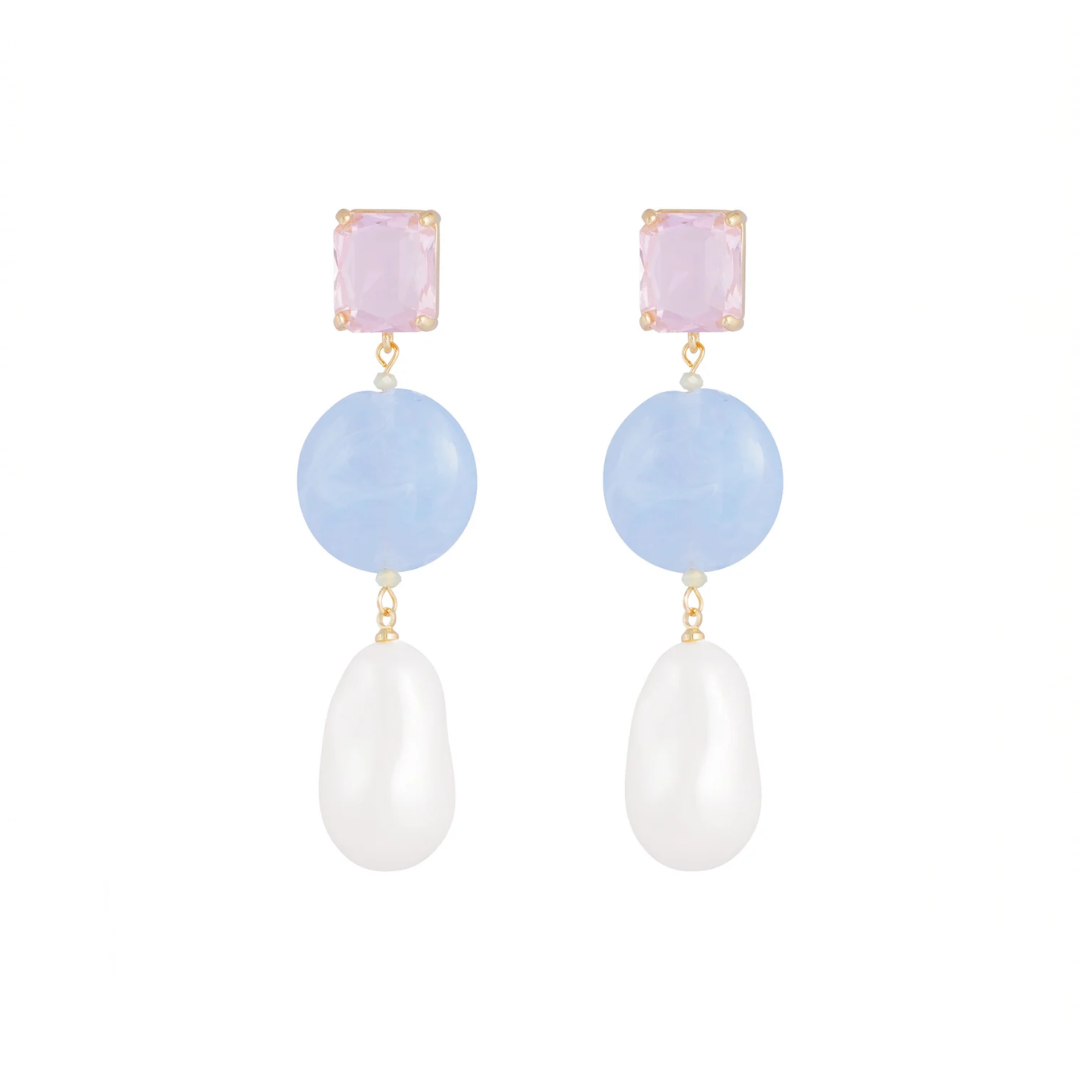 Blauwe roze oorhangers met facetgeslepen diamantje en barok parel
