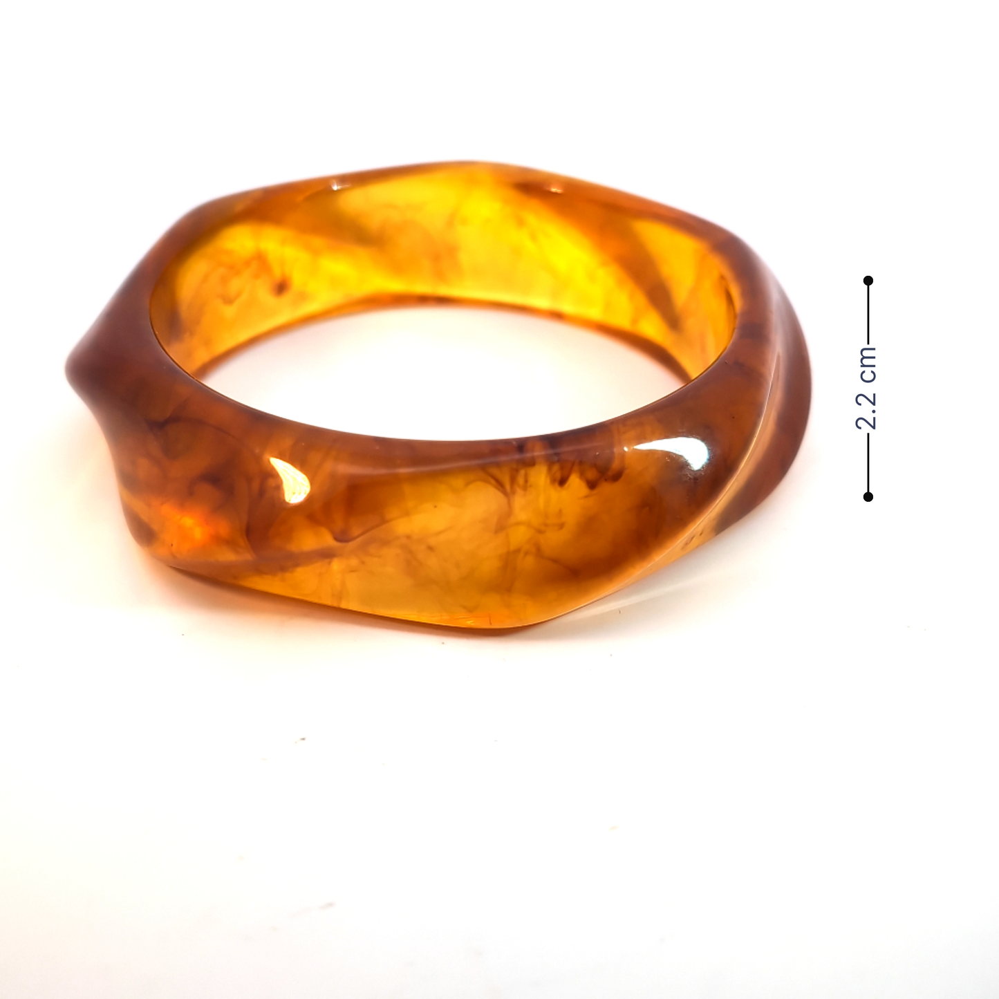 Brede bruin gemarmerde bangle met draai met afmeting