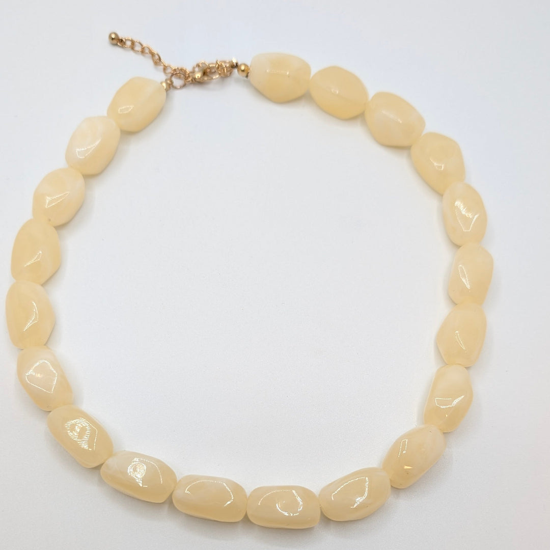 Chunky grote kralenketting beige