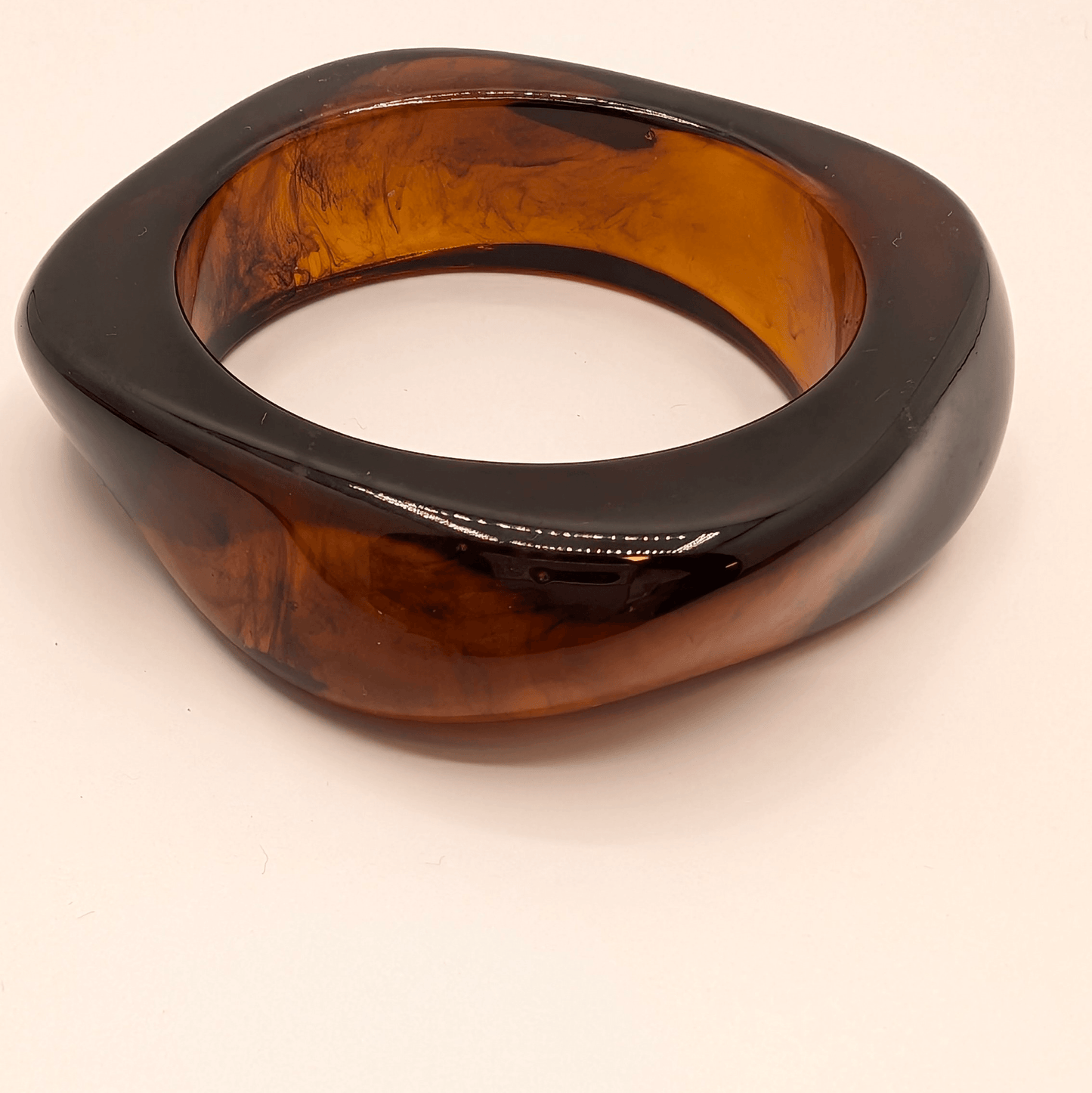 Donker amber asymmetrische bangle armband