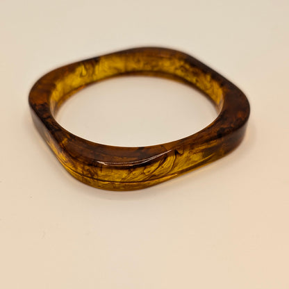 Donker amber vierkante bangle