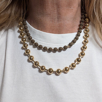 Dubbele kralenketting goud en bruin op model