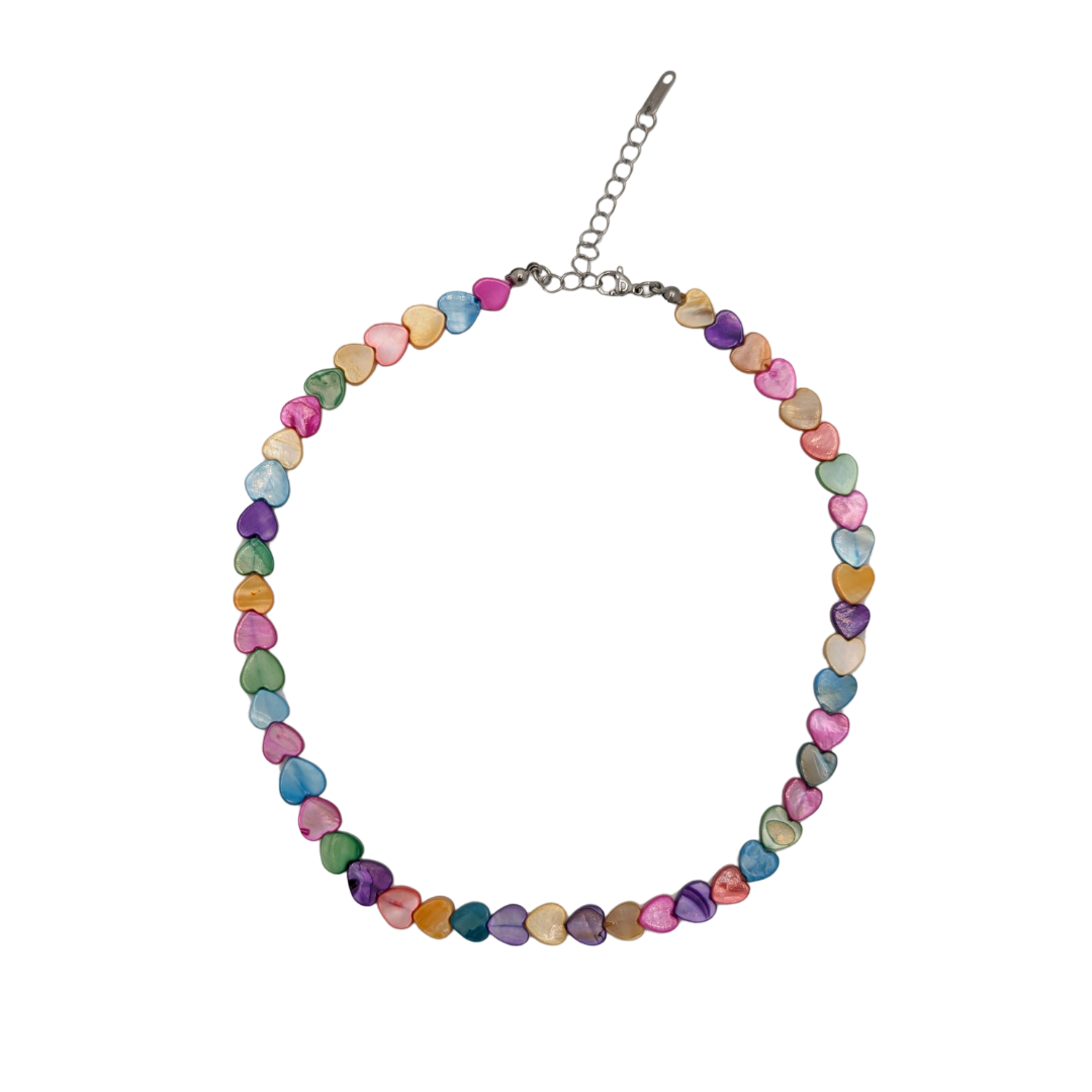 Ketting met kleine gekleurde hartjeskralen en verstelbare zilverkleurige sluiting