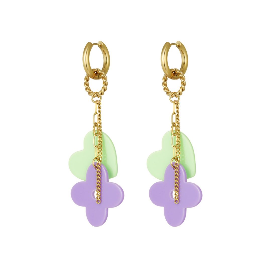 Gouden oorringetjes met groen hartje en paarse bloem in Ibiza style