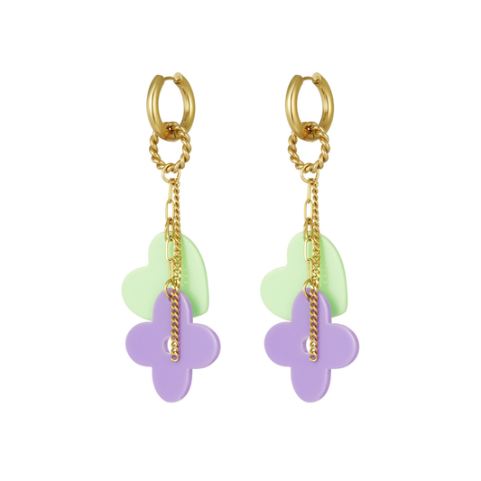 Gouden oorringetjes met groen hartje en paarse bloem in Ibiza style