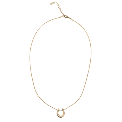 Gouden ketting met minimalistisch hoefijzer van stainless steel op witte achtergrond