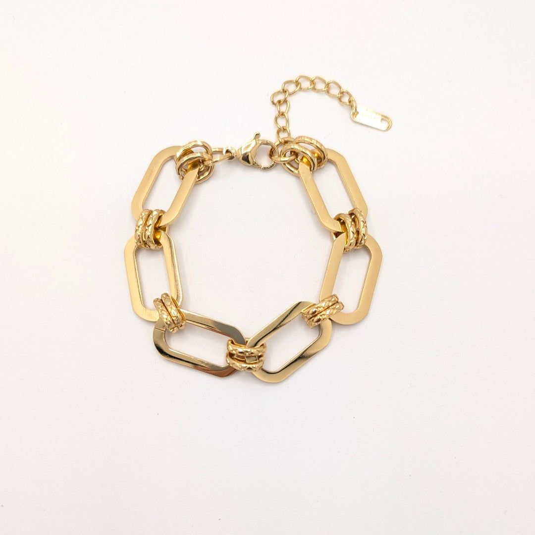 Grote platte gouden schakelarmband