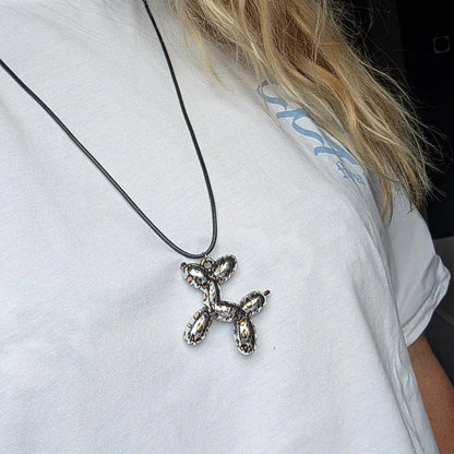Ketting ballonnen hond panterprint met zwart koord op model