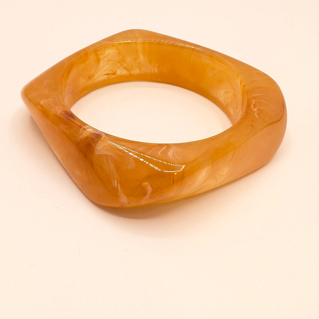 Licht amber asymmetrische bangle armband