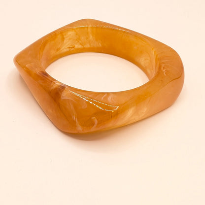 Licht amber asymmetrische bangle armband