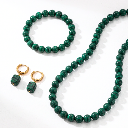 Malachiet kralenset. Oorringetjes, kralenarmband en kralenketting. Casa Jadel