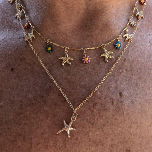 Fijne dubbele gouden ketting met zeesterren en gekleurde bloemetjes