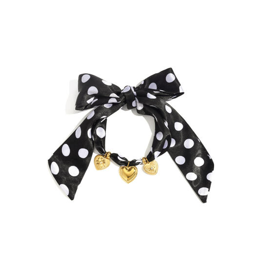 Zwarte bandana armband met witte stippen en goudkleurige bedels van Jadel