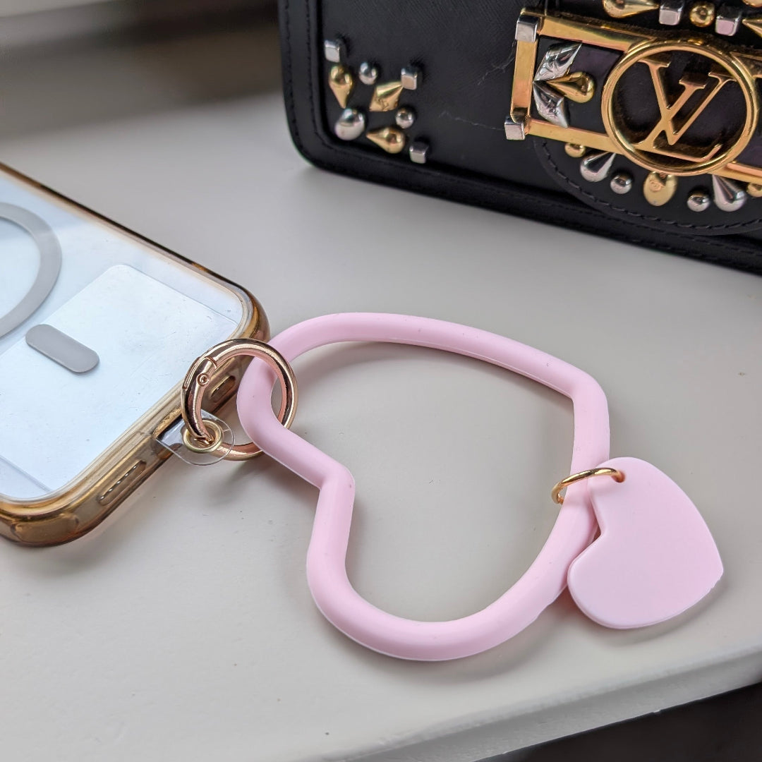 Telefoonkoord dubbel hart roze aan een telefoon 