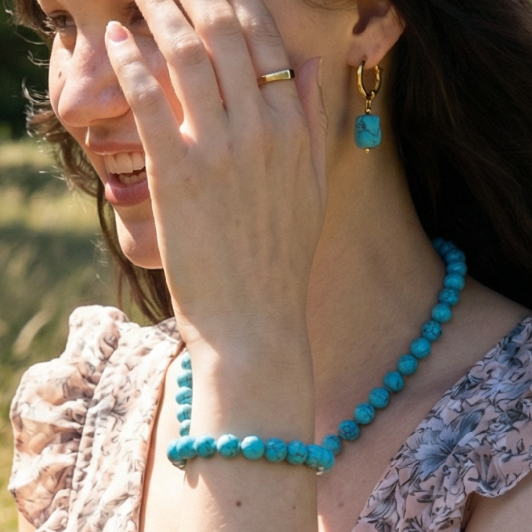 Turkoois natuursteen edelsteen kralenketting, kralenarmband en oorbellen set van Casa Jadel.