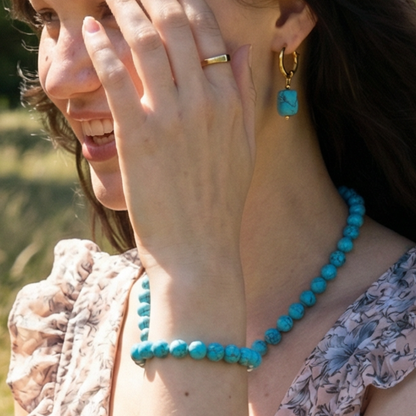 Turkoois natuursteen edelsteen kralenketting, kralenarmband en oorbellen set van Casa Jadel.