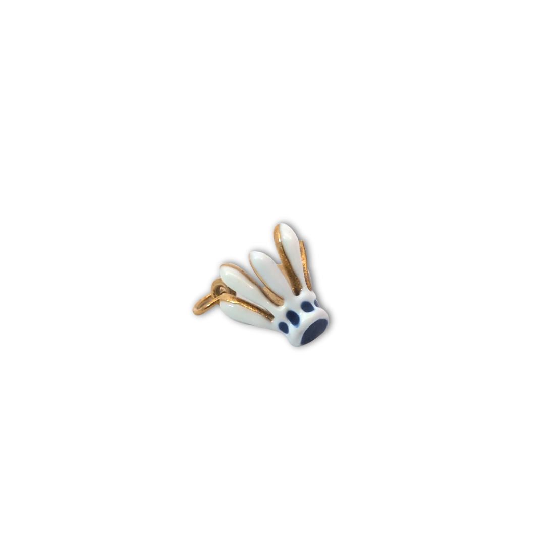 Detail van witte badminton shuttle bedel met goudkleurige accenten