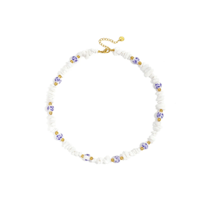 Witte kralen blauwe witte bloemetjes ketting