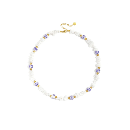 Witte kralen blauwe witte bloemetjes ketting
