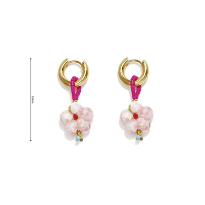 Gouden oorringetjes pastel roze bloem