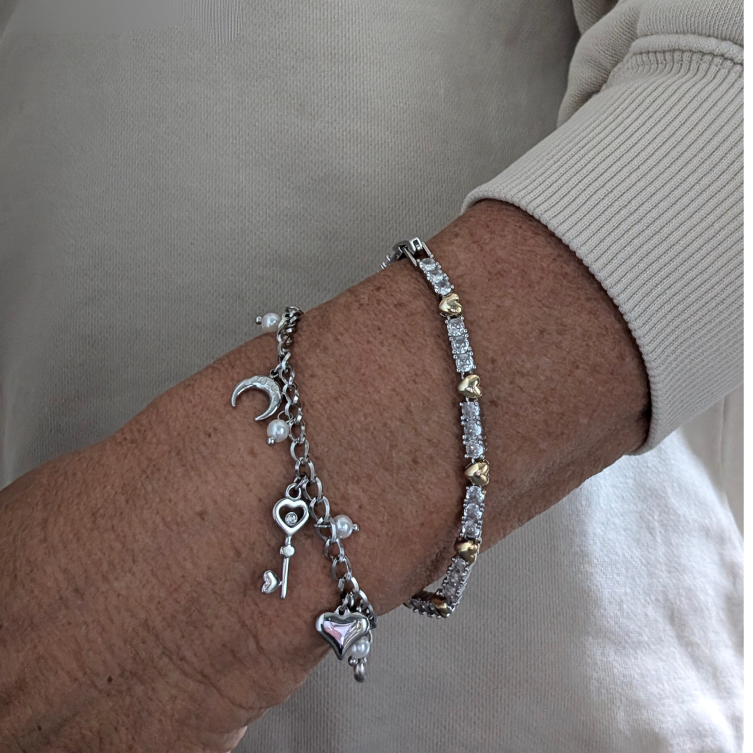 Zilveren bedel armbandje met parel kraaltjes hartjes maan sleuteltje