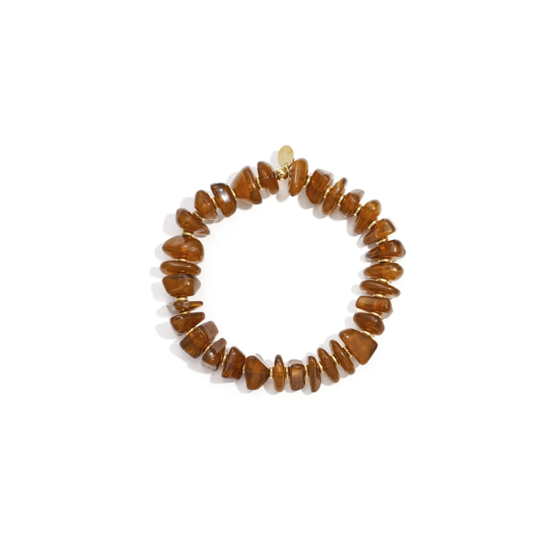 Amber bruine split kralenarmband met wijnrode kralen en goudkleurige details