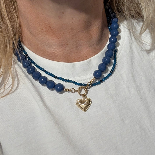apatiet en blauwe kralenketting met goud hartje en frontsluiting dubbele laag dames