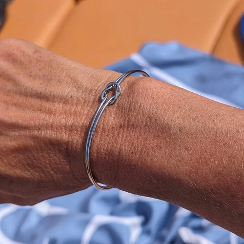 Bangle zilveren draad met platte knoop