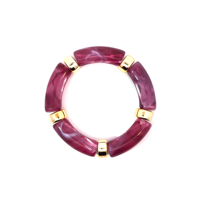 Aubergine gemarmerde tube armband met goudkleurige details op witte achtergrond