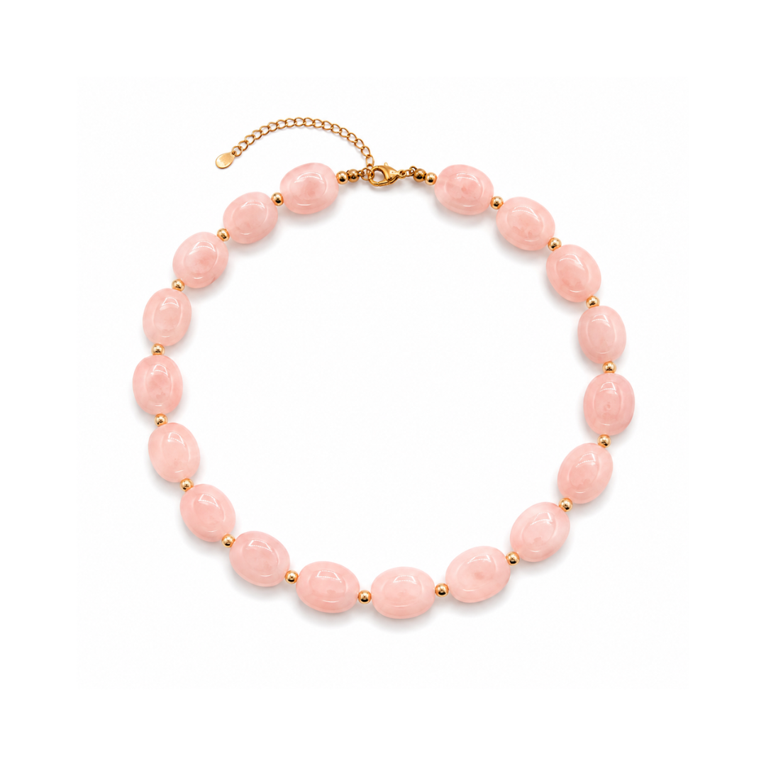 Babyroze ovale marble kralenketting Gigi met goudkleurige details op witte achtergrond